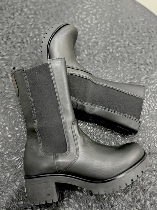 Stivaletto Agora' Modello Sophie Nero 44000