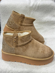 Eskimo Donna Marc Ellis LOOMY 1002