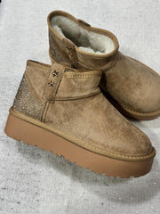 Eskimo Donna Marc Ellis LOOMY 1002