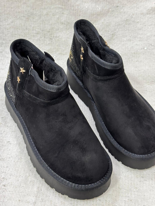 Eskimo Donna Marc Ellis LOOMY 1002