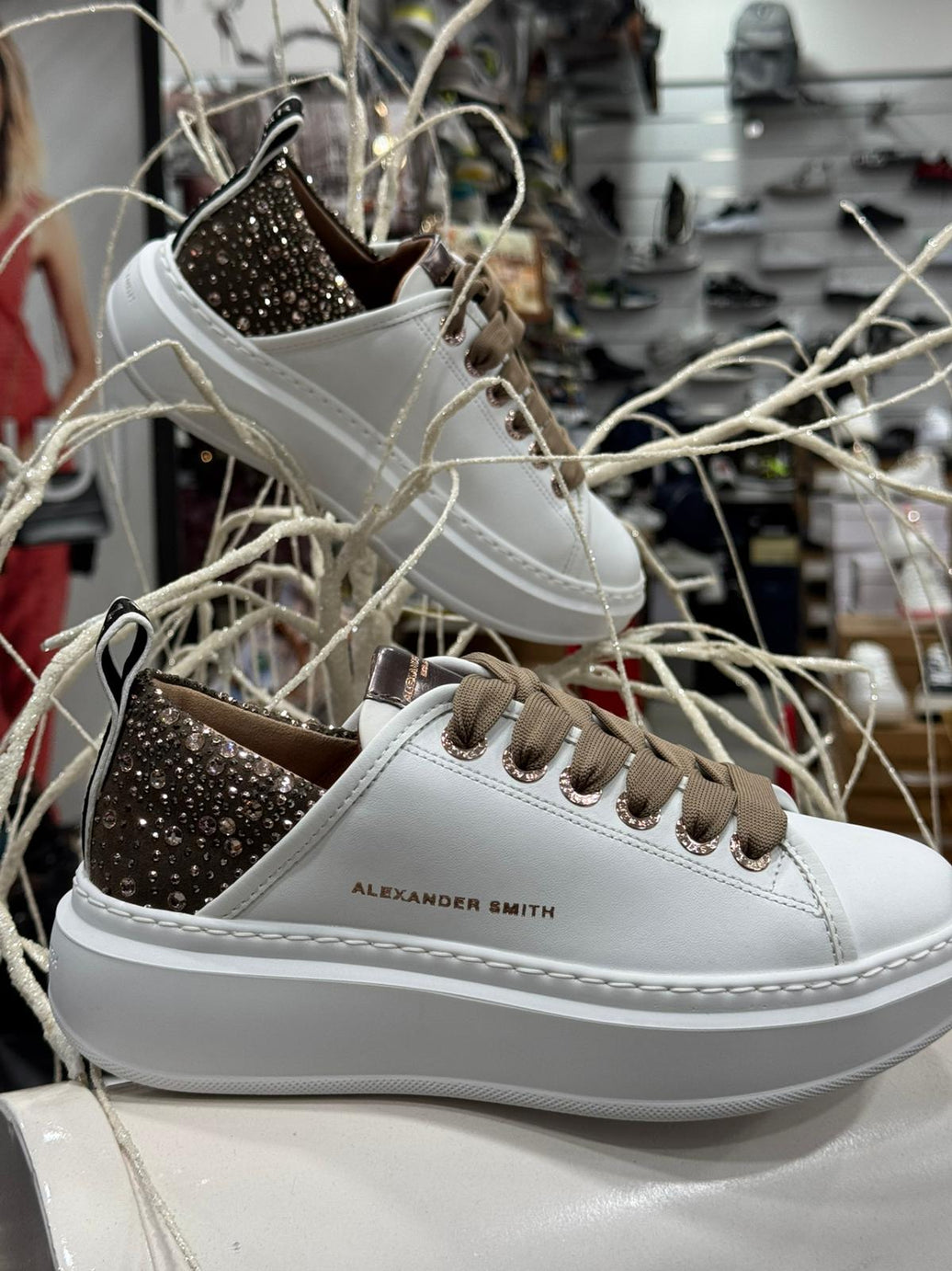 Alexander Smith Donna in pelle bianca e tallone marrone con strass