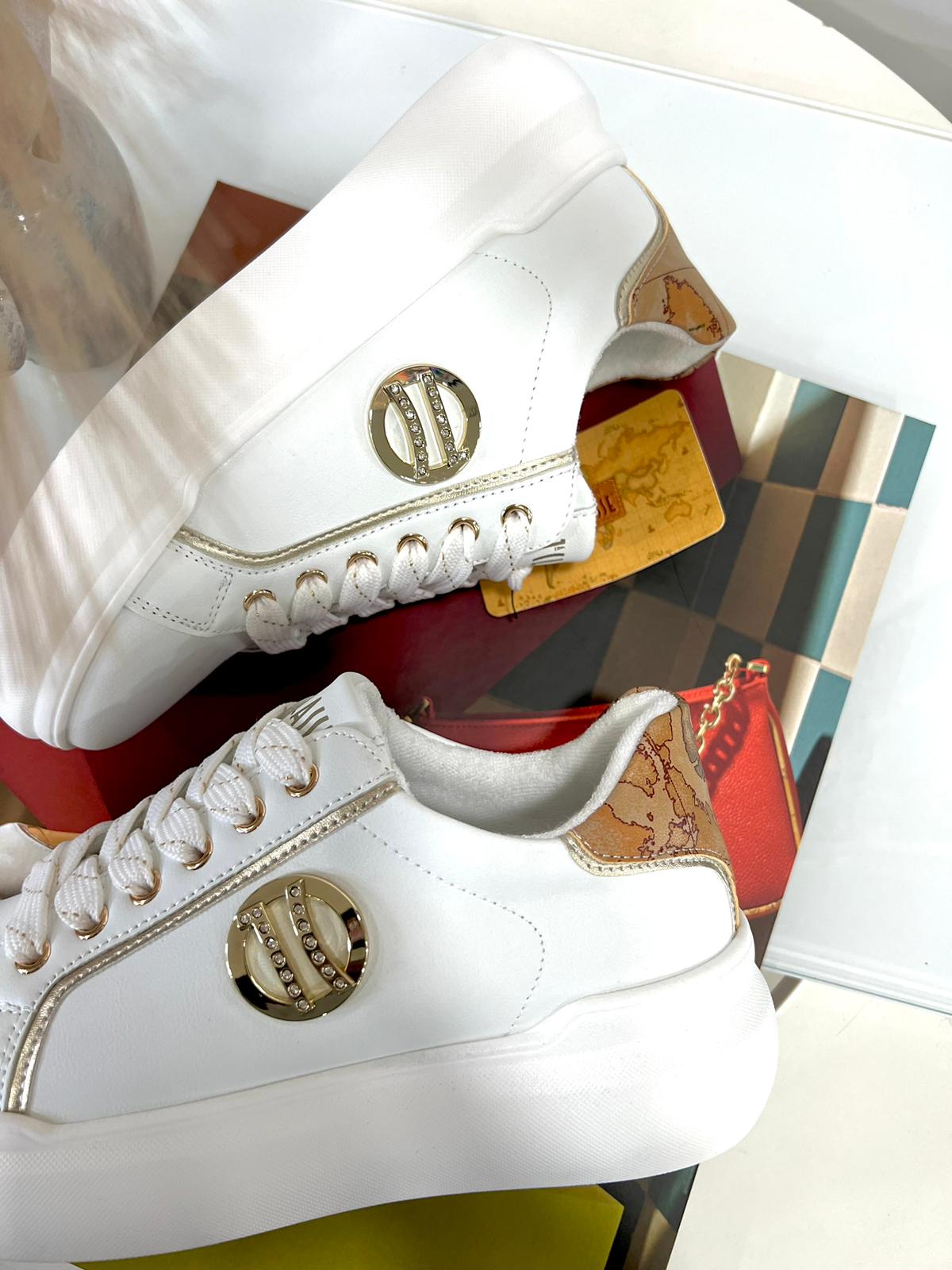 Sneakers con dettaglio ovale 1C con strass Bianche 0572300E